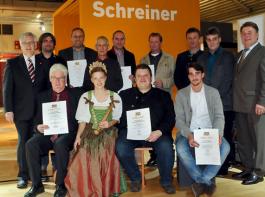 Obere Reihe von links nach rechts: Konrad Steininger, G�nther Schmid, Richard Stanzel, Gerhard Schranner, Martin Maierhofer, J�rgen Hintr�ger, Richard Haager, Josef Schmid, Helmut Brunner
Sitzend untere Reihe von links nach rechts: Johann Bernhard, Eva Ritter, Clemens Haberl, Maximilian Schmid&copy; StMELF