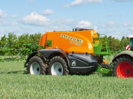 Die Saugleistung der UX 11200 betr�gt �ber 900 l/min mit dem 4 Zoll-Sauganschluss und tr�gt damit zu geringen F�llzeiten bei.&copy; Amazone Werke