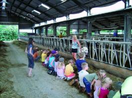 Ihre Begeisterung f�r Kinder, Tiere und Landwirtschaft machen aus Annette Aller eine Lernortb�uerin.  
