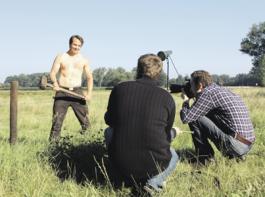 �Frischer Wind� in Penkefitz: Christoph beim Echte Niedersachsen-Shooting in den nieders�chsischen Elbauen.&copy; Carolin Hasemann