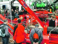 Titel_Foto-unter Traktor links(Auschnitt)_600.jpg 