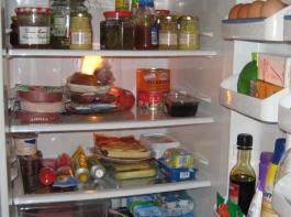 Ein gut gef�llter K�hlschrank ist nicht �berall eine Selbstverst�ndlichkeit.&copy; Alfred Heiler/pixelio