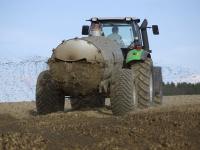 Traktor-duengt.jpg 