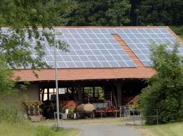 Dachanlagen auf neuen 'Nichtwohngeb�uden' erhalten einen Tarif wie bei Freifl�chen.&copy; Landpixel