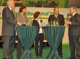 (v. l.) Manfred N�ssel, Deutscher Raiffeisenverband, Bundesministerin Ilse Aigner, Henrike Ro�bach, Moderatorin von FAZ, Dirk Niebel, Bundesministerium f�r Zusammenarbeit, Gerd Sonnleitner, Deutscher Bauernverband.

&copy; Werkbild