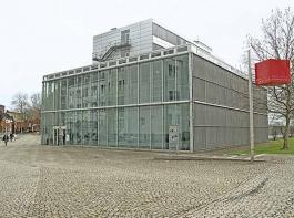 Die Uni Kassel, mit etwa 20.000 Studenten eine mittelgro�e deutsche Hochschule, ist 40 Jahre alt und bietet Studieng�nge in 16 Fachbereichen an.&copy; Hahn