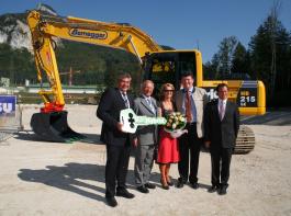 Bernegger mit neuem Komatsu HB215LC Hybridbagger