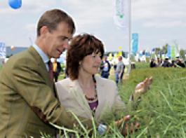 DLG-Pr�sident Carl-Albrecht Bartmer und Niedersachsens Landwirtschaftsministerin Astrid Grotel�schen.&copy; DLG