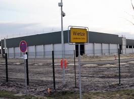 Inzwischen fertig: Der umstrittene H�hnchenschlachthof in Wietze.&copy; landpixel