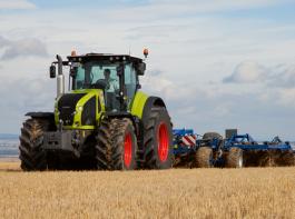 Die Leistung des AXION 900 stammt aus einem Sechszylinder Common Rail FPT Cursor 9 mit Vierventiltechnik und 8,7 Litern Hubraum&copy; Claas
