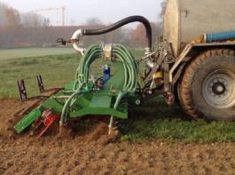 Garant SlurryInjector 600 im Feldeinsatz.&copy; Kotte Landtechnik