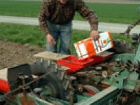 R�bensaat.gif Rübensaat, Landwirt, Acker