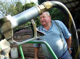Trotz des geplanten, EU-weit h�heren Dieselsteuersatzes, sollen Ausnahmen f�r Agrardiesel erhalten bleiben.&copy; M�hlhausen/landpixel