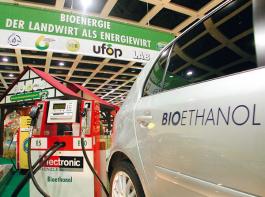 Da Bioethanol Schw�chen bei der Nachhaltigkeit aufweist, sollte k�nftig verst�rkt auf synthetischen Biodiesel und hydrierte Pflanzenfette gesetzt werden, empfiehlt die dena-Studie.