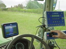 Matrix, EcoControl und Ecospray Computer in der Traktorkabine&copy; Lemken