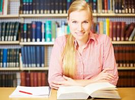 Besonders begabte Agrarstudenten k�nnen ab diesem Wintersemester ein Stipendium in H�he von 300 Euro von der BayWa Stiftung bekommen. &copy; Robert Kneschke / Fotolia