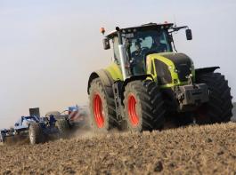 Rundherum gelungener Gro�traktor mit moderner Ausstattung: Der neue Claas Axion 900. 