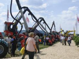 Mehr als 43.000 Besucher kamen zur Messe nach Schmallenberg, um sich �ber die aktuelle Forsttechnik zu informieren.&copy; Mitze