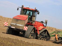 Eine imposante Erscheinung: Der Case IH Quadtrac 500 EP im dlz-Fahrbericht. 
