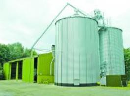 Zur Schaffung zus�tzlichen Lagerraums, k�nnen Silos oft unproblematisch in die bestehende Lagerungskette integriert werden. Ein Bodentrichter erleichtert die Auslagerung erheblich. Foto: Winter