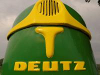 deutz-traktor-motorhaube.jpg 