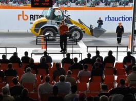Die Bieter k�nnen auf der Auktion unter hunderten von Landwirtschafts- und Baumaschinen w�hlen.&copy; Ritchie Bros.