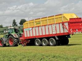 Ladewagen Jumbo 10010 mit Wiegeeinrichtung&copy; P�ttinger