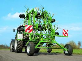 Das Erntetechnikgesch�ft l�uft auf Hochtouren.&copy; Krone