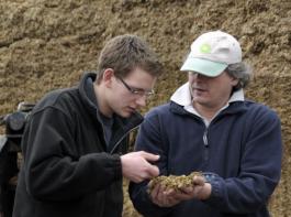 Eine Ausbildung in den gr�nen Berufen ist auch f�r Jugendliche ohne land- und forstwirtschaftlichen Hintergrund hoch attraktiv.&copy; landpixel