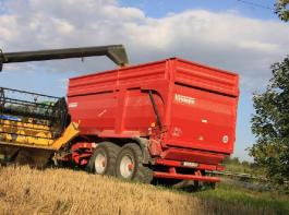Der Bandit 650 ist das kleinste von drei Modellen des Rollbodenanh�ngers. Die Vorteile des Konzeptes �berwiegen. 