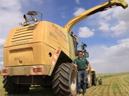 Benedikt Sch�fers vor seinem 1100-PS-Krone BiG X. Sechs Monate tourte er damit durch den Westen der USA.