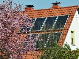 Als Beispiel f�r zu wenig Wettbewerb bei den alternativen Energien nannte R�sler die Photovoltaik.