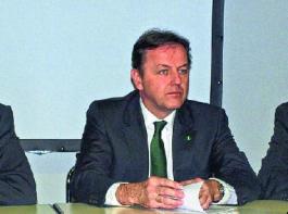 In Berlin wurden Positionen und Forderungen der �sterreichischen Agrarpolitik klar gemacht von Bundesminister Nikolaus Berlakovich (Mitte), Kammerpr�sident Gerhard Wlodkowski (r.) und Bauernbund-Pr�sident Jakob Auer. &copy; Foto: Kreibich