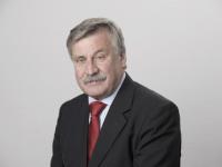 Dietmar-Schuetz_BEE.jpg 
