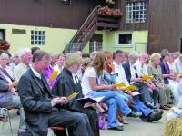 _dlz1212LebenKircheBauernwerk3Hofgottesdienst.jpg 