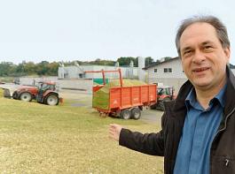Gezeigt: Der Ex-Oberb�rgermeister von M�hlacker, Arno Sch�tterle, lie� sich gerne an der stadteigenen Biogasanlage ablichten.