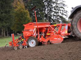 Die Kuhn-S�kombination aus Premia und HRB 303 haben die dlz-Technikredakteure in der Herbstaussaat 2010 getestet. 
