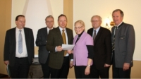 Im Gespr�ch mit Finanzminister Fahrenschon (m.): Max Weichenrieder (r.), Vorsitzender des BBV-Steuerausschusses, BV-Vizepr�sident J�rgen Str�bel, Landesb�uerin Annemarie Biechl sowie der Stellv. Generalsekret�r Georg Wimmer und Ministerialrat Winfried Schauer.