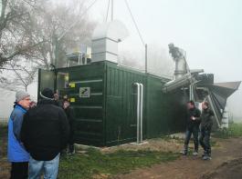 G�lleverg�rung im Container: Das G�llEwerk kann auch geleast werden. Rechts au�en ist der Feststoffdosierer zu sehen.&copy; Kahnt-Ralle