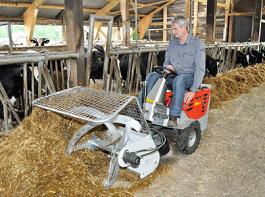 Aufsitzmaschine Cleanmeleon 2 jetzt auch mit Futteraufbereiter