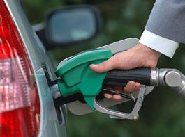 Durch den CO2-Aufschlag w�rden heimische Biokraftstoffe durch Importe aus �bersee verdr�ngt werden.&copy; Du�an Zidar/fotolia.de