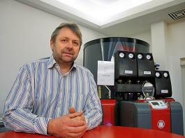 Mann mit Visionen: Alfons Kruck arbeitet bereits sein Anfang der 90-iger Jahre an einem sogennanten Energiemanager, der verschiedene W�rmetechniken miteinander verbindet.