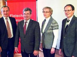 Ewald Gei�end�rfer (2. v. l.), Vorsitzender des FER Mittelfranken, mit den Referenten (v. l.) Uwe Gottwald, Ines Rohr und Willy Flie�er. &copy; Foto: D�hn-Siegel