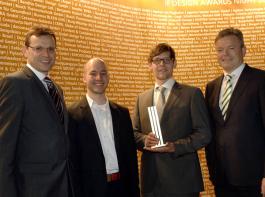 Freude �ber die hochkar�tige Design-Auszeichnung: Walter Wagner, Produktbereichsleiter f�r die Entwicklung der Baureihen 200 bis 700 Vario, Jan Weigand, Industrial Designer, Tom Maier, Brand Industrial Designer und Dr. Heribert Reiter, Vice President und Gesch�ftsf�hrer Entwicklung (v.l.).&copy; Fendt