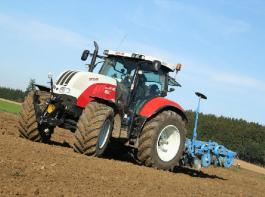 Sehr sparsam und zuverl�ssig absolvierte der Steyr CVT 6130 mit 131 PS Nennleistung (nach ECE R120) den 450-Stunden-dlz-Dauertest. &copy; Foto: Mumme