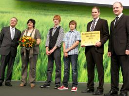 Die Familie Meutes hat in den vergangenen 20 Jahren 40 Azubis zu einem erfolgreichen Abschluss verholfen.&copy; dbv