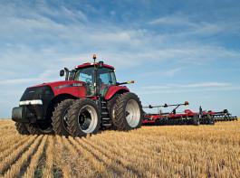Neuer MAGNUM CVX f�hrt stufenlos mit innovativer Getriebetechnologie vor&copy; Case IH
