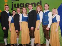 Die neue Landesleitung der LJ Ober�sterreich: (v.l.) Landesleiter Thomas Reisinger, Landesleiterin Judith Azesberger und ihre StellvertreterInnen Stefan Schneebauer, Daniela Kerbl, Johannes Lettenmair, Susanne Reschenender Johann Diwold und Julia P�tzlberger, &copy; Foto: LJ OOE.