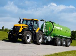 Angetrieben werden die neuen Fastrac 8280 und 8310 durch modernste 6-Zylinder Common-Rail-Turbomotoren&copy; JCB