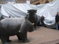 BDM_Verhuellung_Bulle_Baer_2011_Frankfurt_06_1.png 